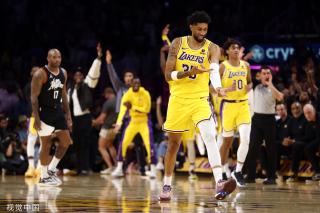 运动场的不 运动场的不